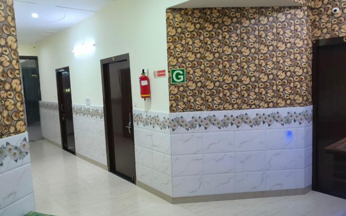 Hotel Pragati Palace- Near Krishna Janambhumi, Mathura