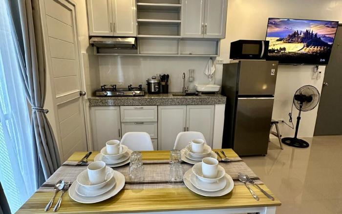 (4) Modern studio near SM Lipa/King bed & Sofa bed
