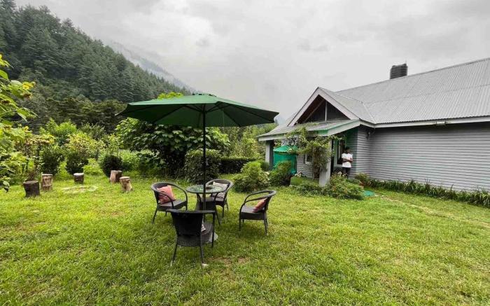 Ménage-By the Beas, Delightful abode by the river