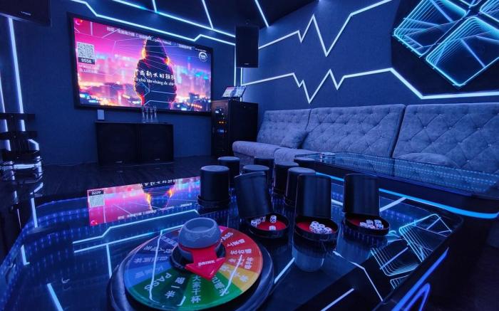 JPP｜角头豪华私人KTV房120寸电视BBQ自动麻将机桌球PS4可以睡25个人5分钟Austin