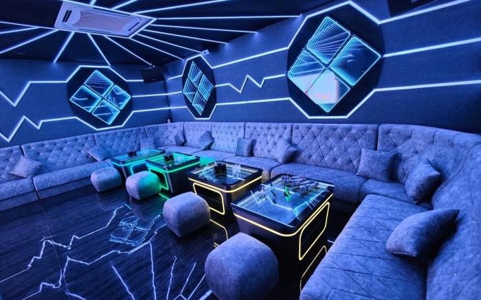 JPP｜角头豪华私人KTV房120寸电视BBQ自动麻将机桌球PS4可以睡25个人5分钟Austin