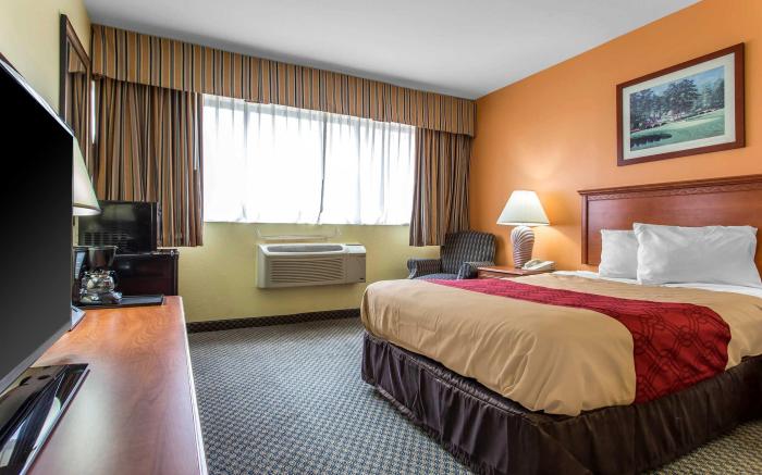 Econo Lodge & Suites