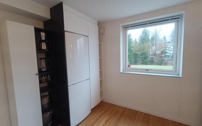 Modern, private & fully equipped. 4 adults +2kids