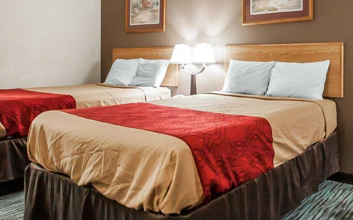 Econo Lodge Inn & Suites
