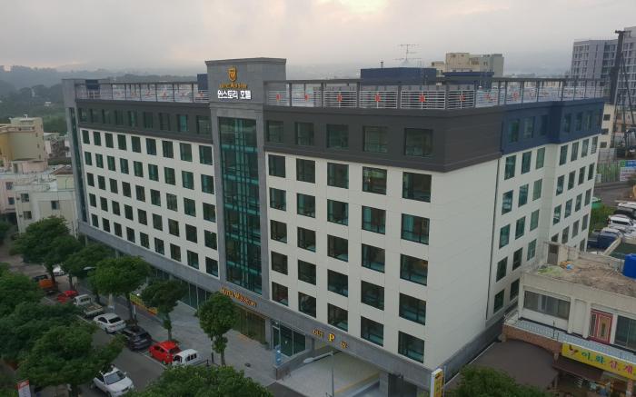 Hotel Win Story