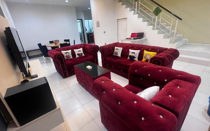 Lovely Homestay 911 ( Setia indah )