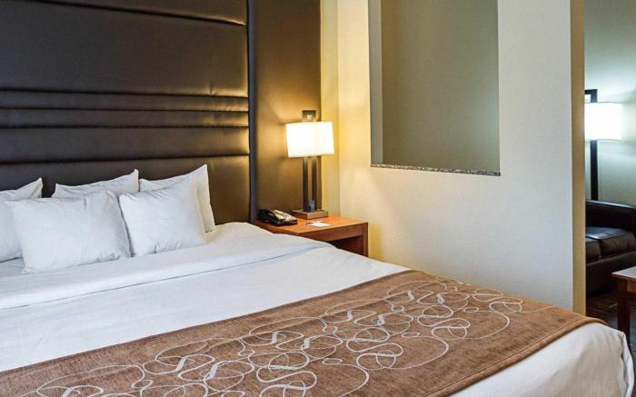 Comfort Suites near Tanger Outlet Mall