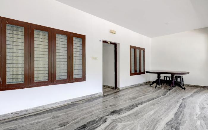 Super Hotel O Kazhakoottam Near AL SAJ Convention Centre