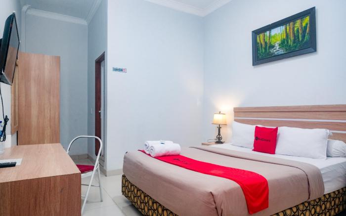 RedDoorz near Hermes Place Polonia Medan