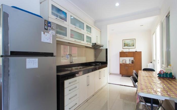 RedDoorz Plus near Siloam Karawaci