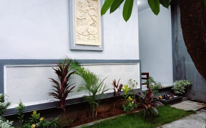 PENGINAPAN TENANG LOVINA