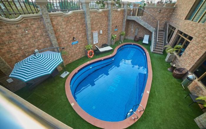 Corinthia Villa Hotel