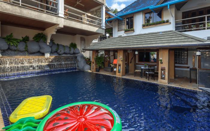 Talay Naiharn Hotel