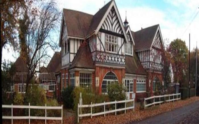St George's Lodge, Bisley