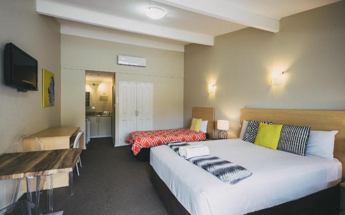 Six Degrees Motel