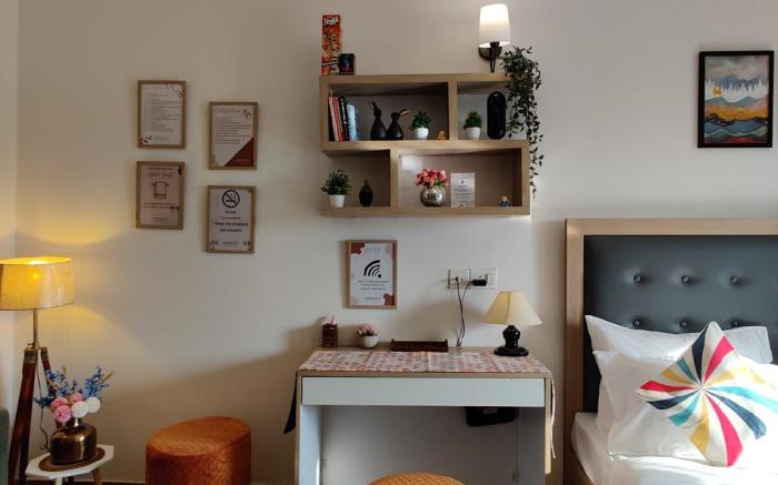 Sojourn Stays- Sunset Springs Luxurious Studio !!