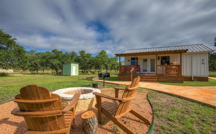 Luxurious & Intimate Cottage in Fred Wine Country!