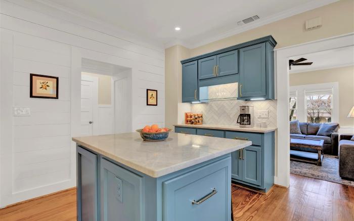 Charming Craftsman Home!-2 BLKS from Main St!