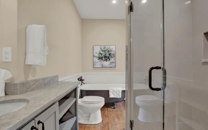 Charming Craftsman Home!-2 BLKS from Main St!