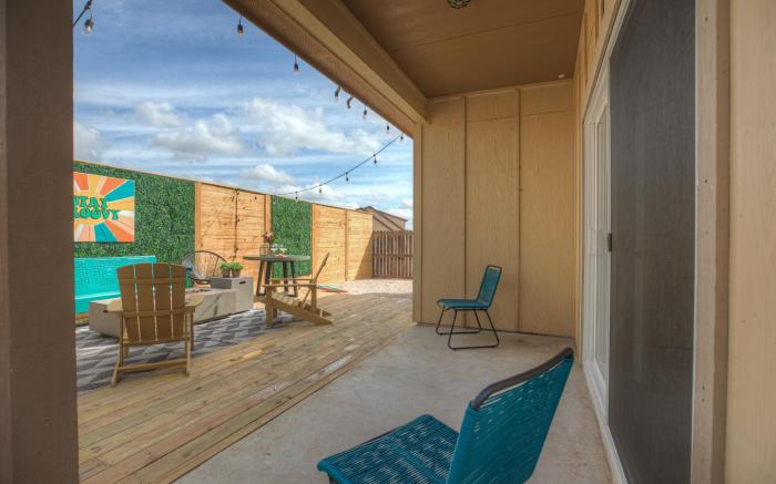 Luxury Modern Home with Hot tub Deck & Firepit!