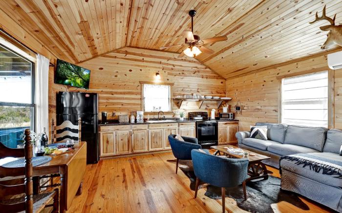 RockyRidge Cabin-Hill Country Views-20 min to Fred