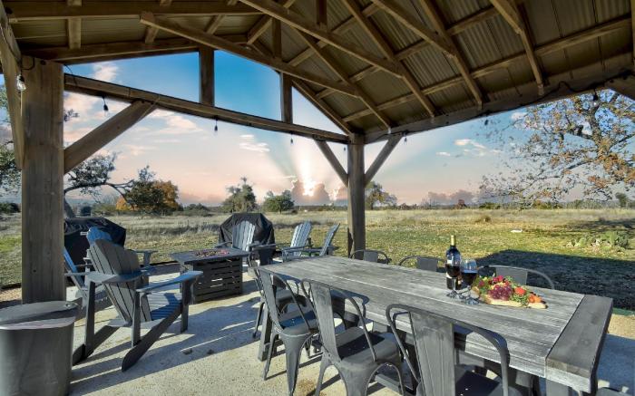 Windmill Meadows Cottages-Firepit-Hill Country Views!!