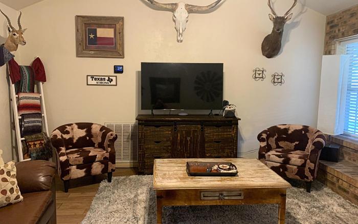 Kerrville Hidden Gem with Firepit and Grill - Great Location