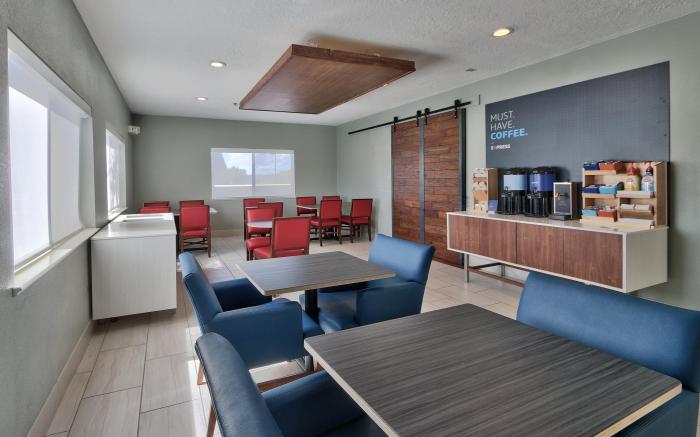 Holiday Inn Express Hotel & Suites Albuquerque - North Balloon Fiesta Park By IHG