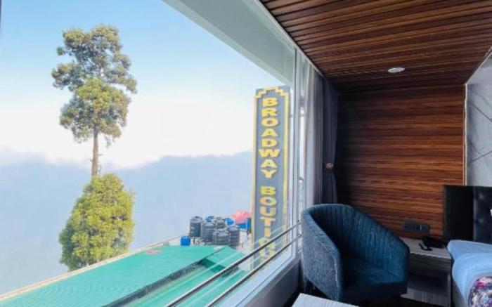 Goroomgo Broadway Boutique Mall Road Darjeeling