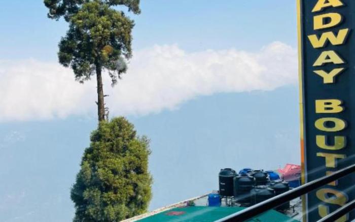 Goroomgo Broadway Boutique Mall Road Darjeeling