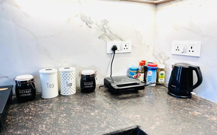 Divine Inn Hotel Rajouri Garden