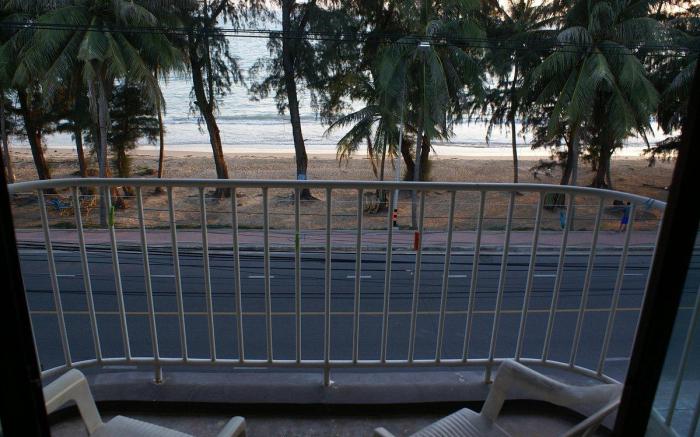 Sammy Seaview Beach Front Apartment Maerumphueng