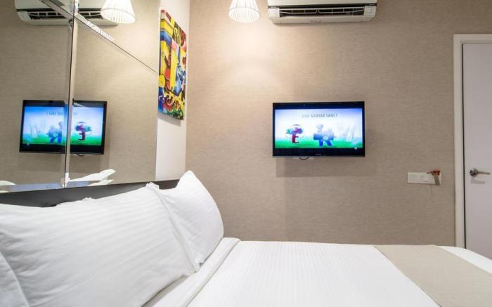12FLY Hotel