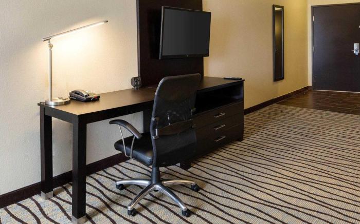 Comfort Suites near Westchase on Beltway 8