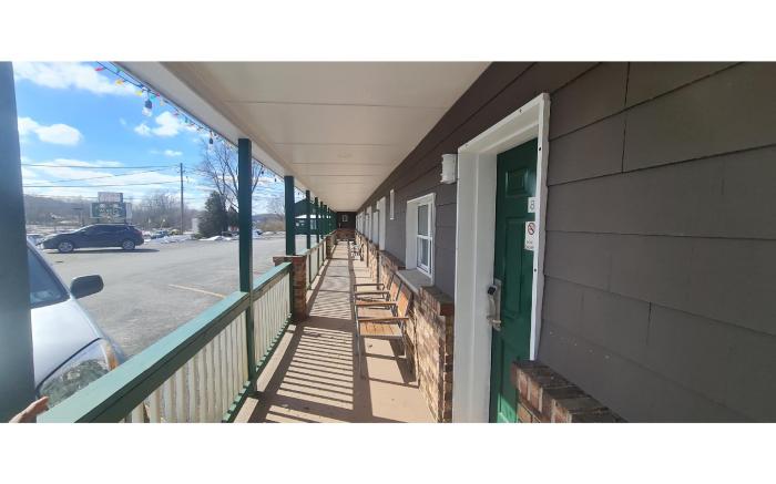 Werry's Cottages Motel & Pub by OYO East Stroudsburg Poconos