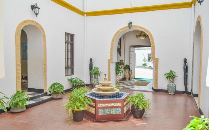 Tembo House Hotel And Apartments