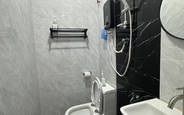 R2 2 pax room with toilet 1 min to KSL