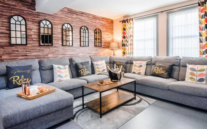 The Gathering Chester 2     Sleeps 14     Very Close to City Centre