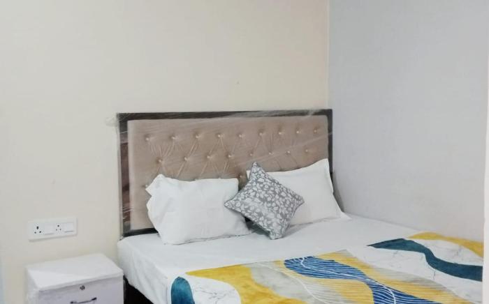 Goroomgo Rainbow Residency Varanasi - Walking distance from Ganga Arti Assi Ghat