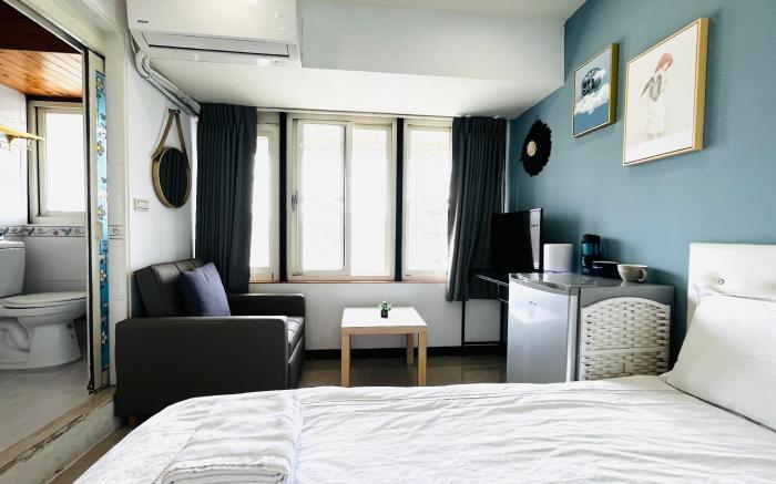 A3 City Hideaway: CBD Gem with MRT & Starbucks