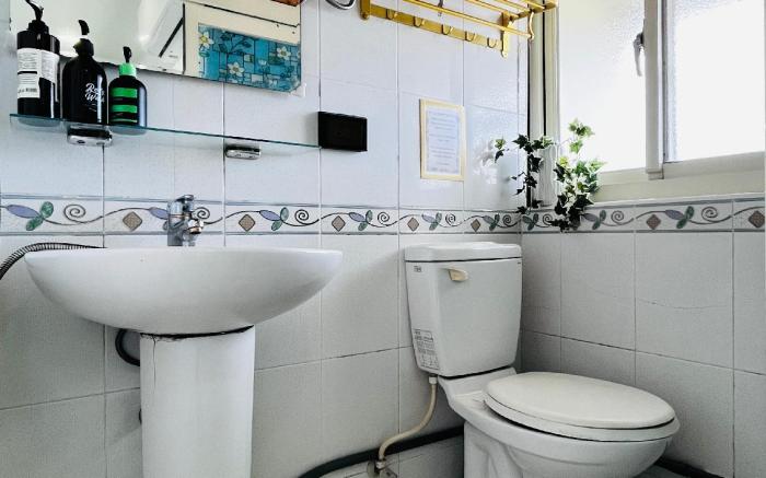 A3 City Hideaway: CBD Gem with MRT & Starbucks