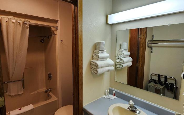 Hotel Iron Mountain Inn & Suites