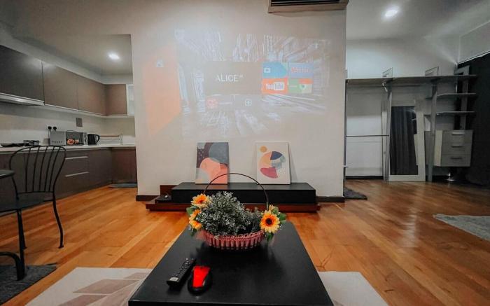 Studio Lux Cinema Room KL Regalia Suite_Sky Pool