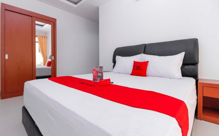 RedDoorz Premium near Stasiun Lenteng Agung