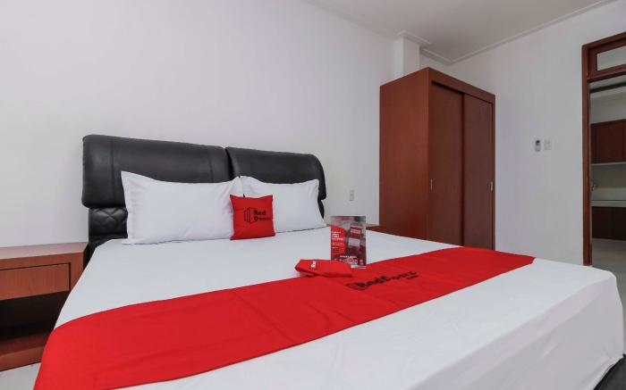 RedDoorz Premium near Stasiun Lenteng Agung