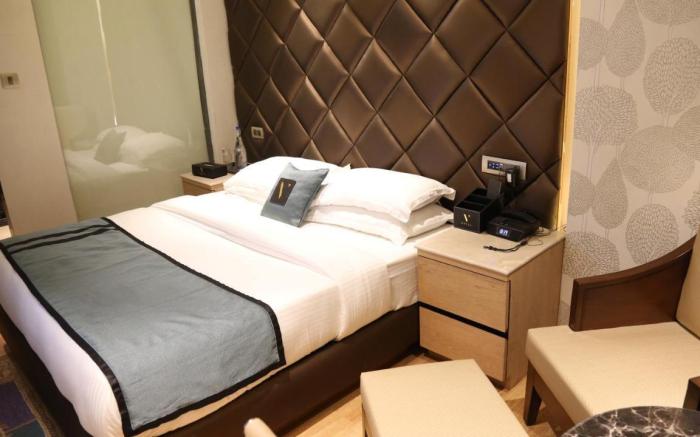 HOTEL V