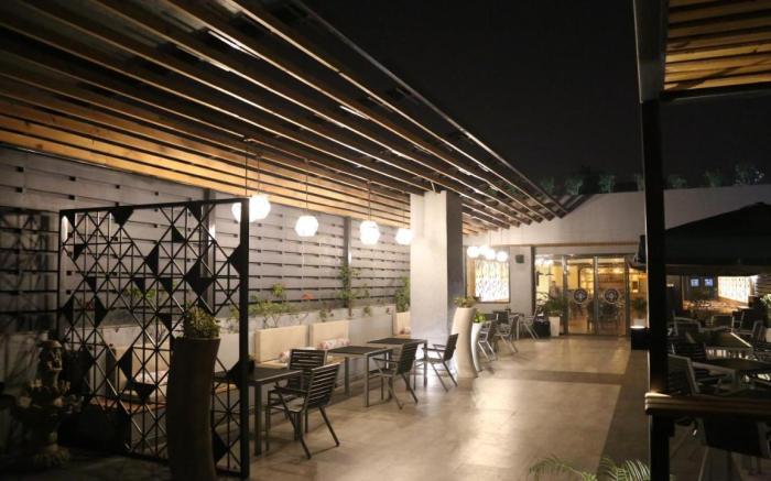 HOTEL V