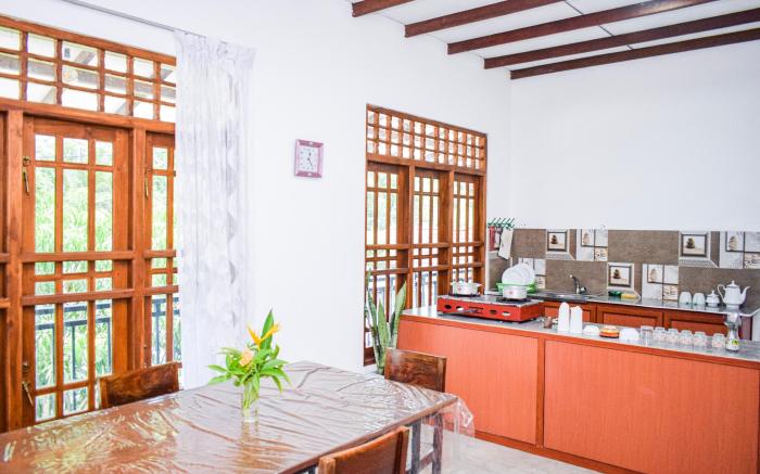 The Emerald Guest House & Villa