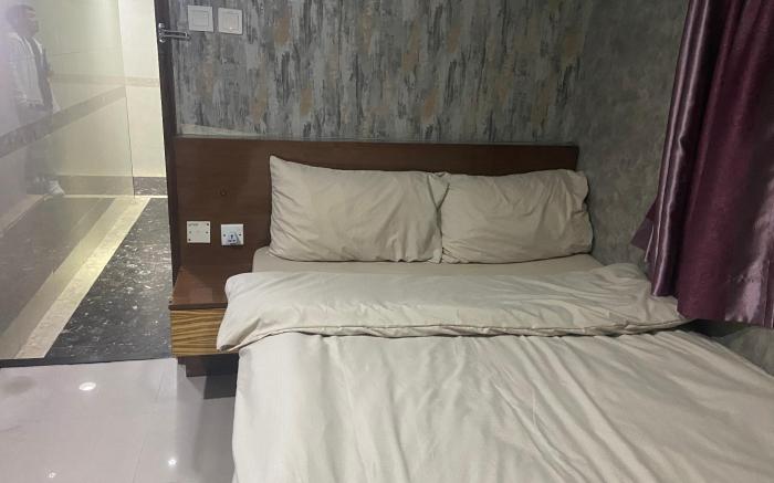 Small Large Bed Room (Window available) at Exit B1 of Jordan MTR Station