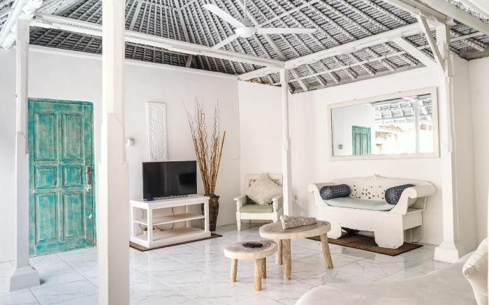 Modern 3BR Villa, 4min to Double Six Beach + Pool